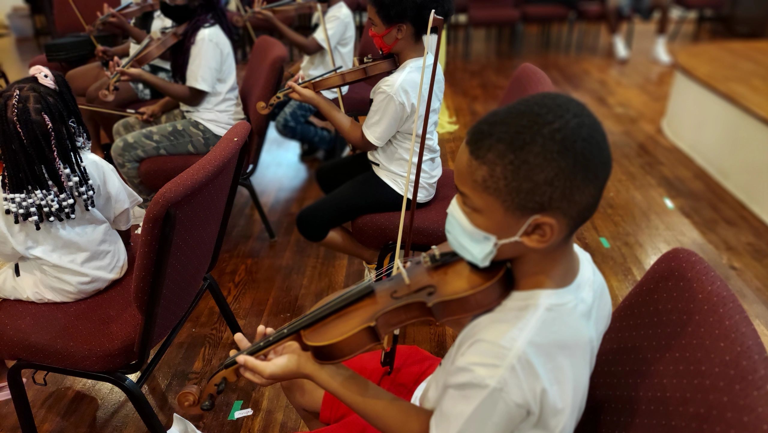 Children violin music class